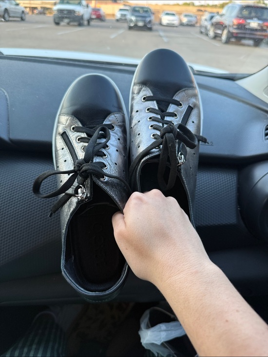 Mago Shoes - Women's Black Metallic Lace-Up Sneakers